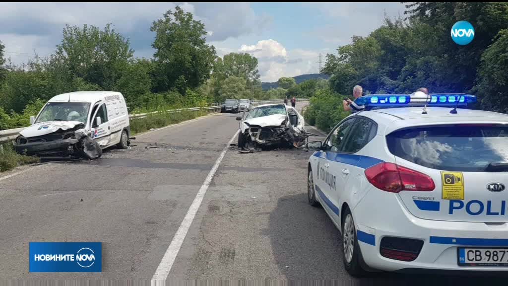 Тежка катастрофа затвори главния път Стара Загора-Казанлък