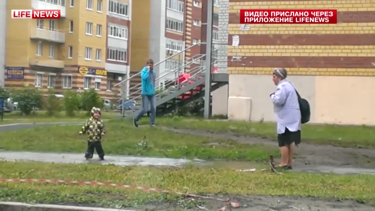 Покажи просто видео. Терьям терьярем там терьям. Терьям-терьярим-Трям-терьям. Киров бабушка и лужи. Терьям-терьярим-Трям-терьям песня.