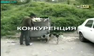 Тутурутка-чакаи малко да видиш асен как изритва кучето на пътя