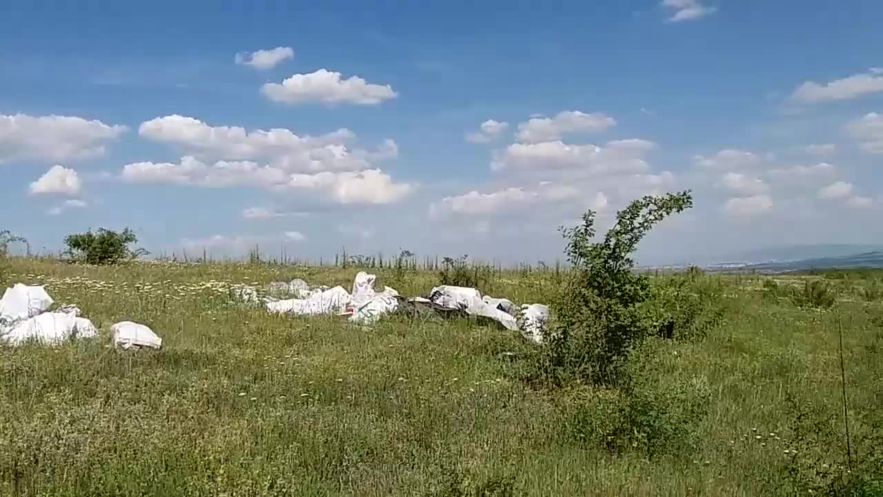 Сметище сред природата над Банкя