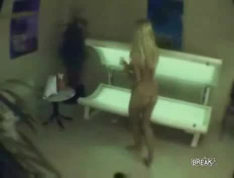 Блондинка в солариум 