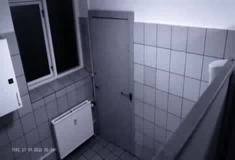 Какво става в тоалетната..