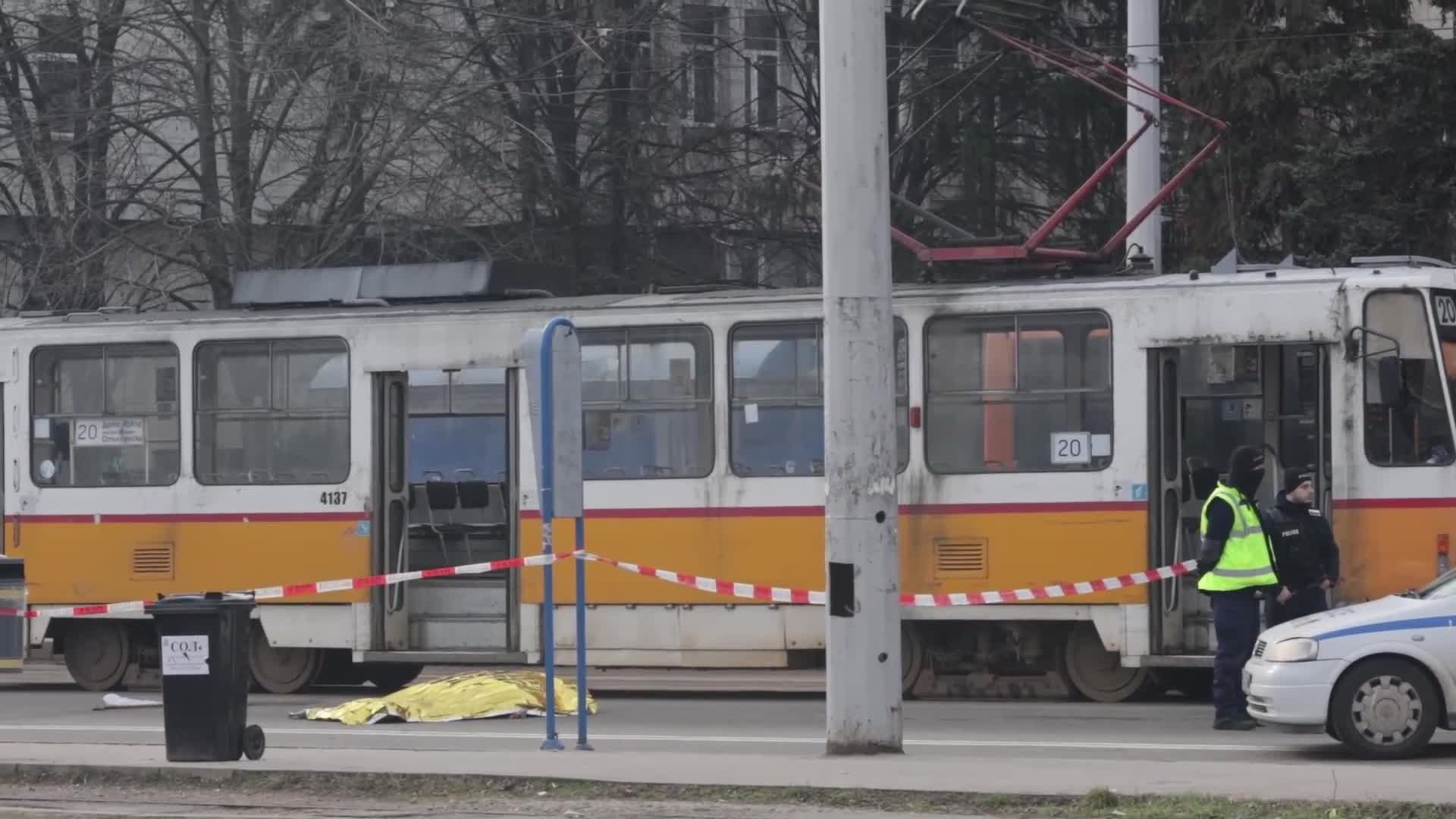 Камион блъсна и уби пешеходец в София