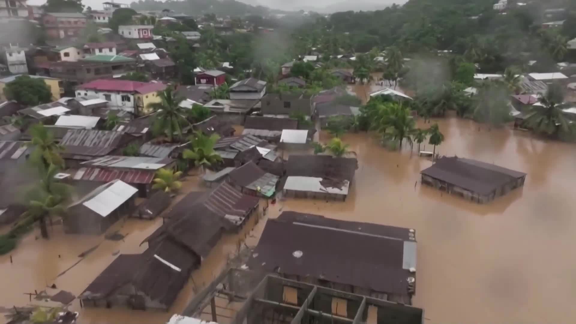 Мощен тропически циклон взе 18 жертви на остров Мадагаскар (ВИДЕО)