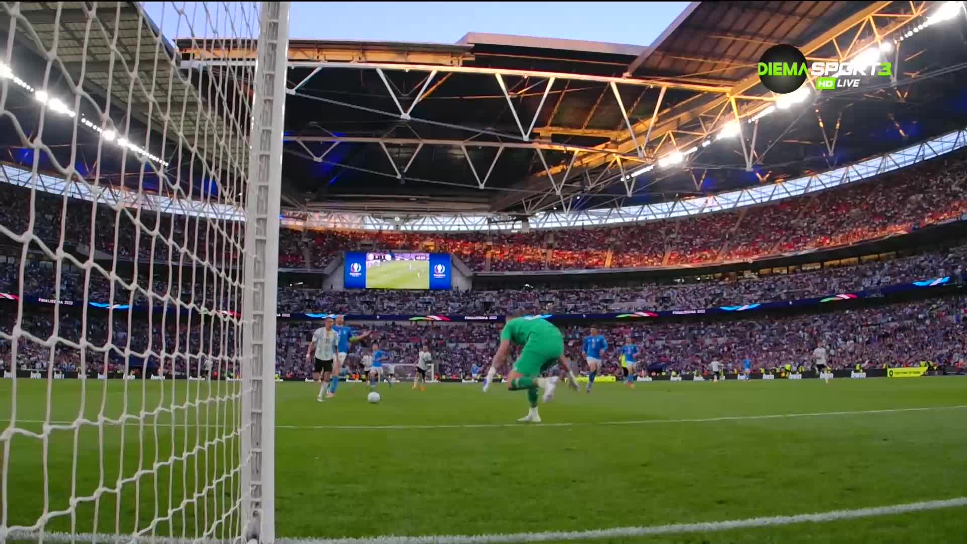 Ди Мария препарира Донарума за 2:0