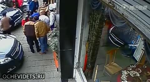 Майка спасява детето си в нелеп инцидент