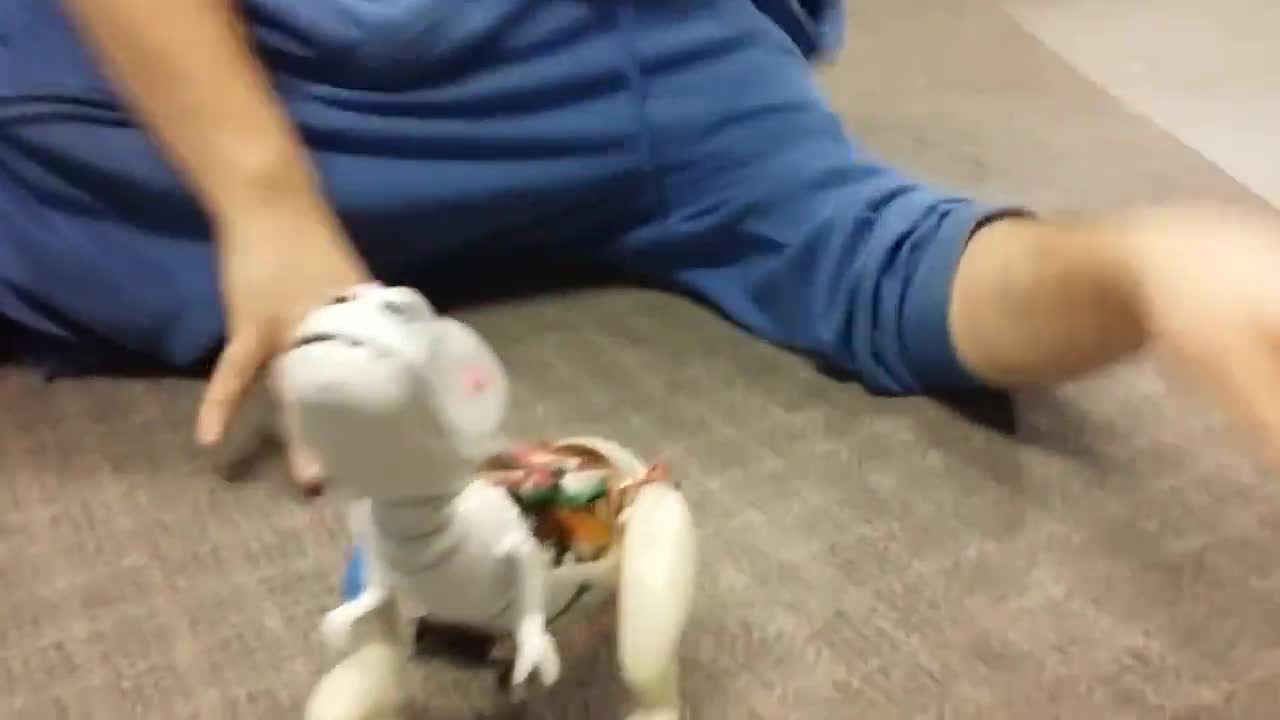 Готина бебе динозавър играчка!