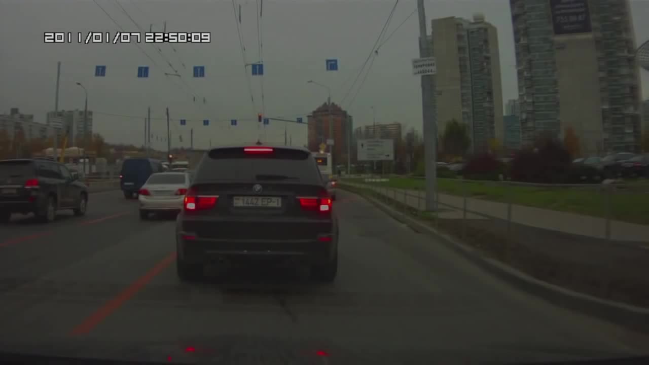 Ненормална гонка между Bmw X5m и Golf Gti