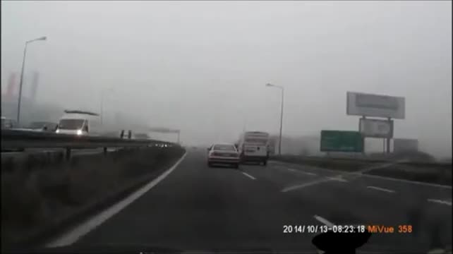 Когато ви се повреди колата не правете грешка,като този шофьор!