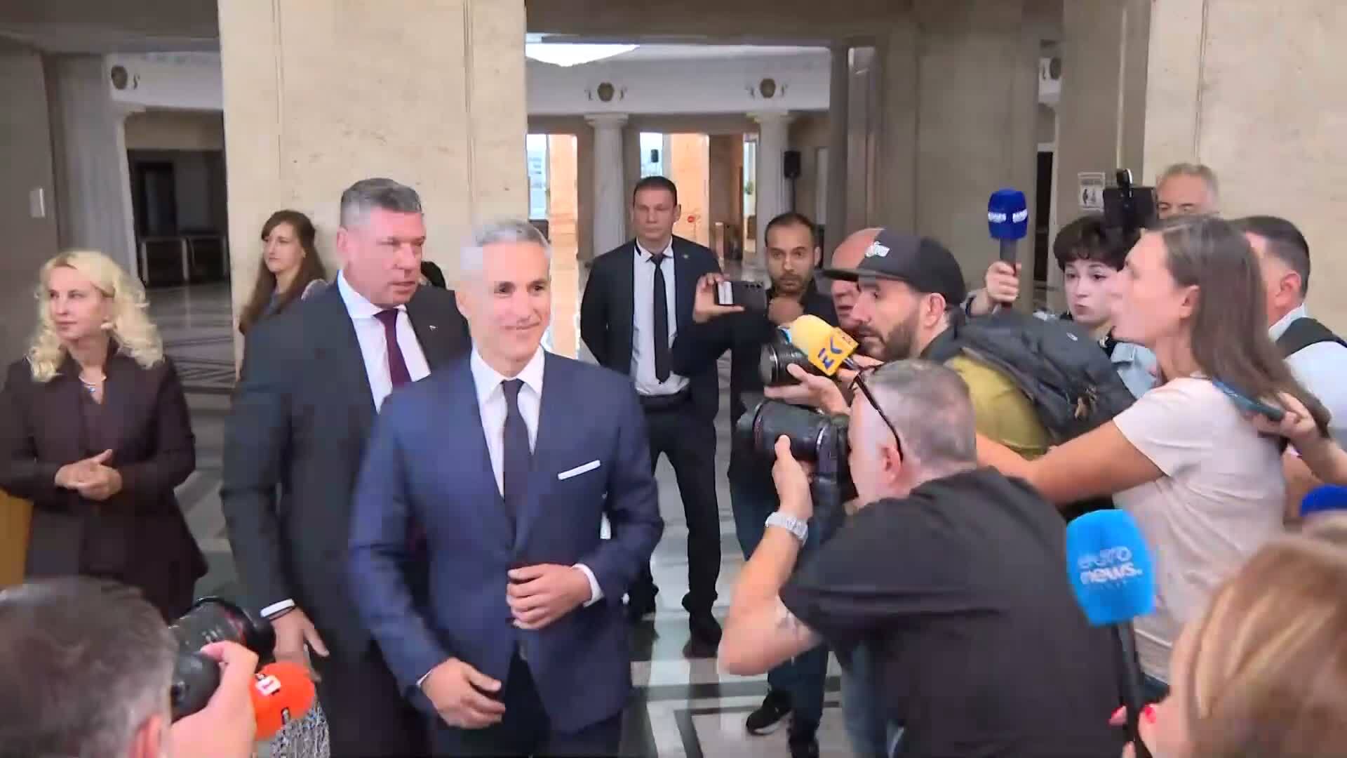 Инициативният комитет регистрира в ЦИК Гюров и Кандев за изборите