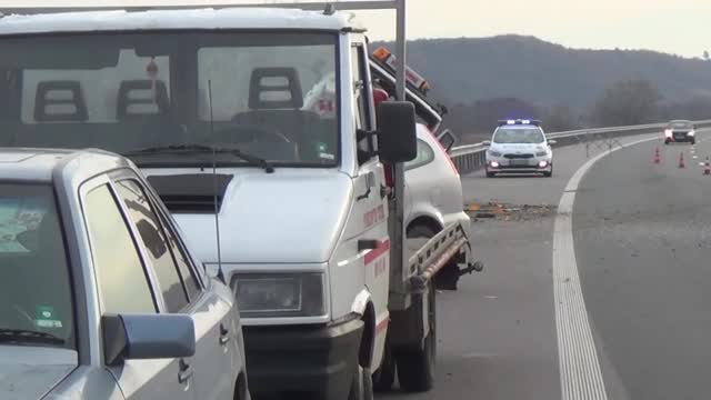 Лек автомобил удари кола на „Пътна помощ” край Бобошево