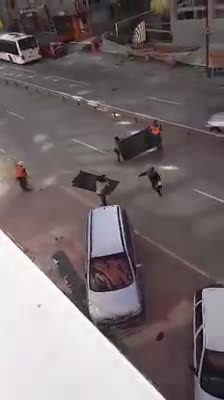 Бомбандировка от падащи строителни предмети от небостъргача на "Симеоновско шосе"