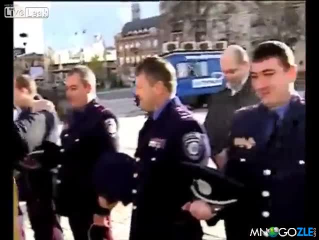 Как се ръси полицията