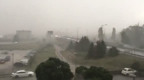 Градушка удари София