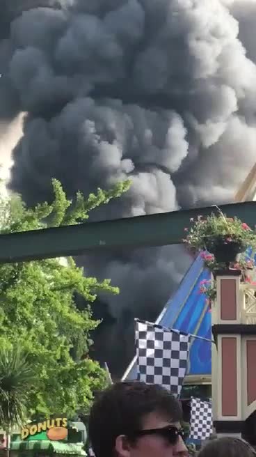 Пожар избухна близо до увеселителния "Европа парк"