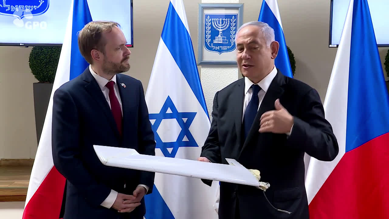 Israel: Netanyahu shows Czech FM Kulhanek part of intercepted 'Iranian' drone during Tel Aviv visit