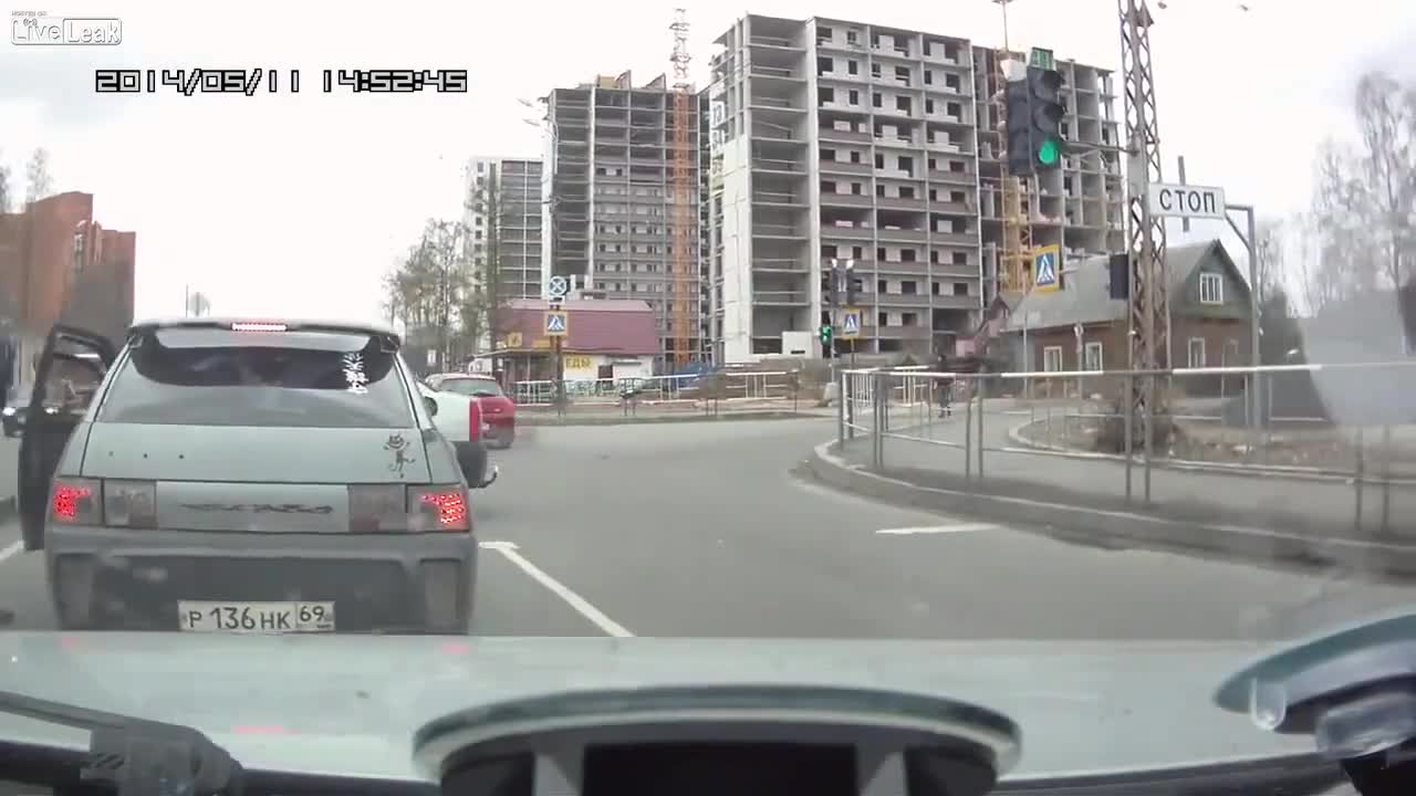 Много'отворен'руснак си 'намери майстора'