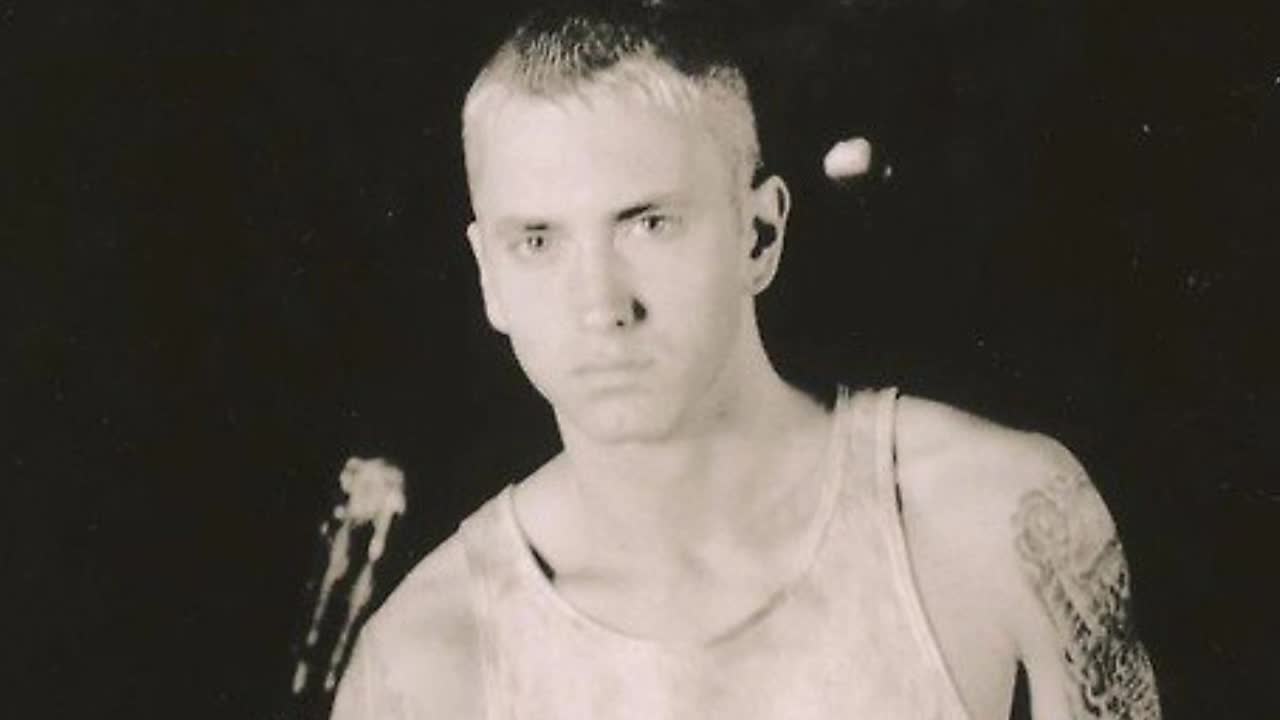 Голяма бг певод Eminem - Puke