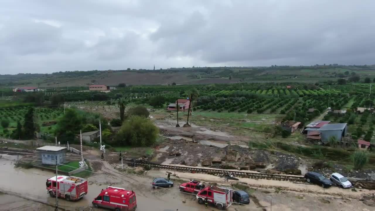 Italy: Firefighters search for missing locals in Scordia after huge floods hit Sicily