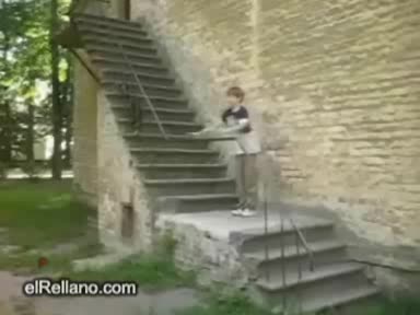 Момче И Parkour, Вярно Ли Е Суеверието За Черната Котка?