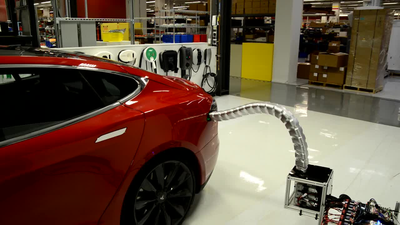Модерно зареждане на Tesla S