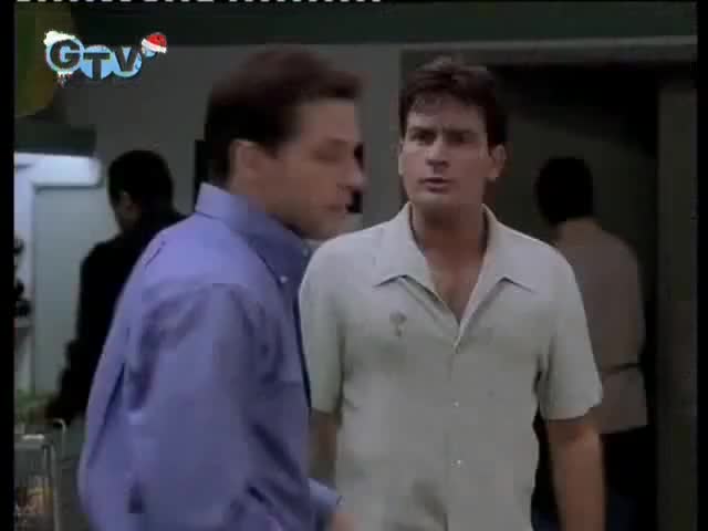 Мацката Тотално затапи Чарли и Алън !