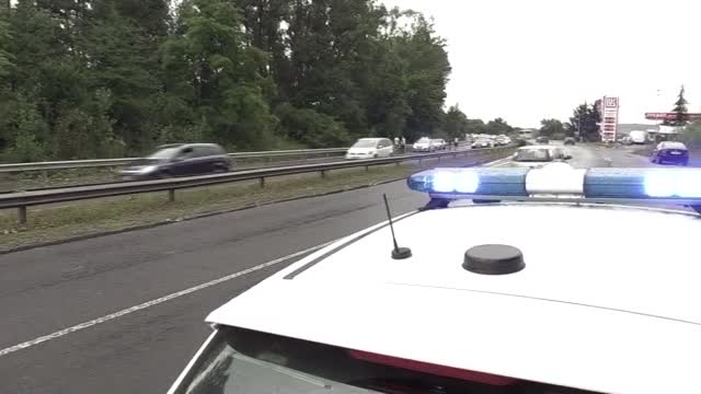 Дърво падна върху кола в Бургас
