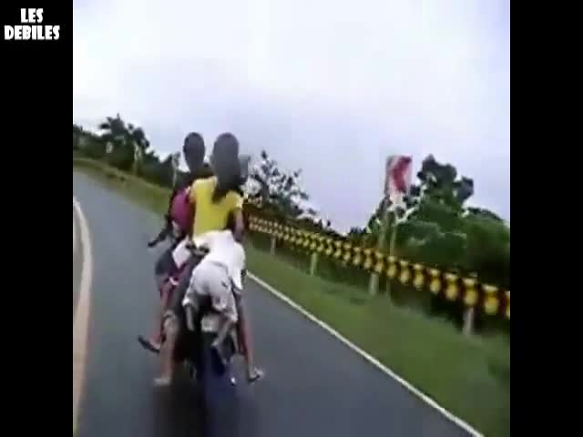Е така се кара мотор ...