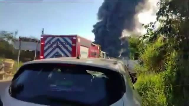 Силен пожар в най-голямото петролно хранилище на Мексико