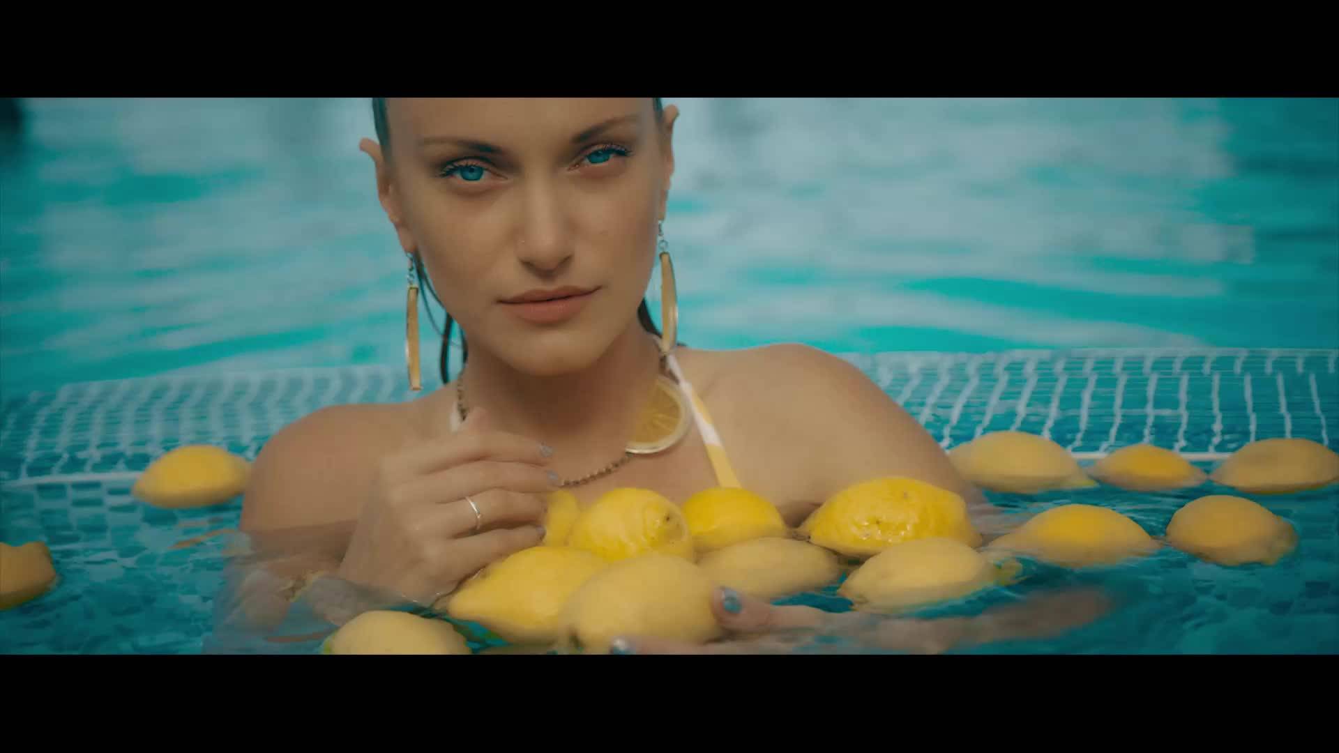 Елена Брусарска - Лятото Ме Грабна [Official Video 2019]