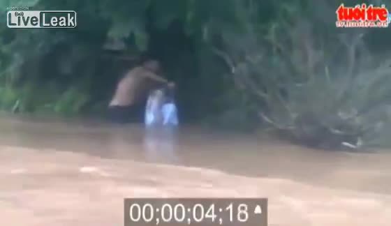 Да преминеш реката в найлон - само във Виетнам