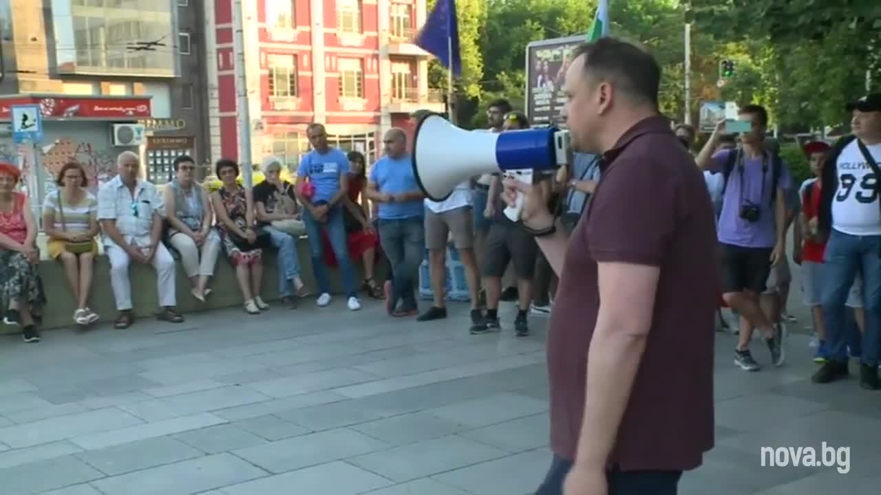 Протест в подкрепа на управляващите организираха и в Пловдив