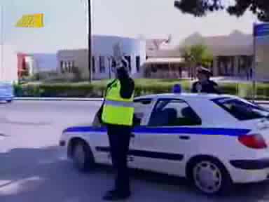 Моторис си прави базик с полицай