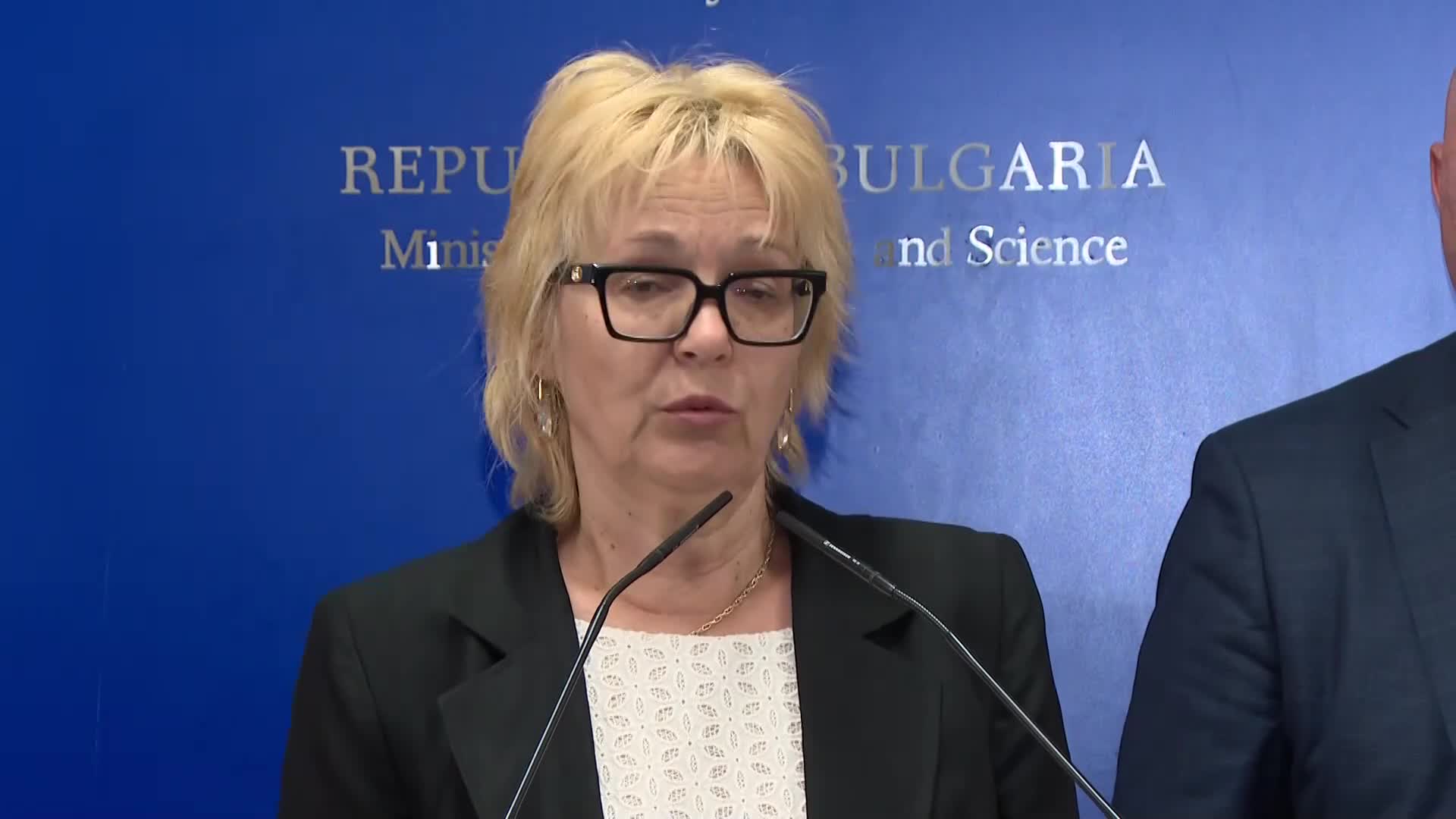 Образователният министър: Рекордно висок резултат на матурата по БЕЛ