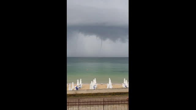 Воден смерч край Равда