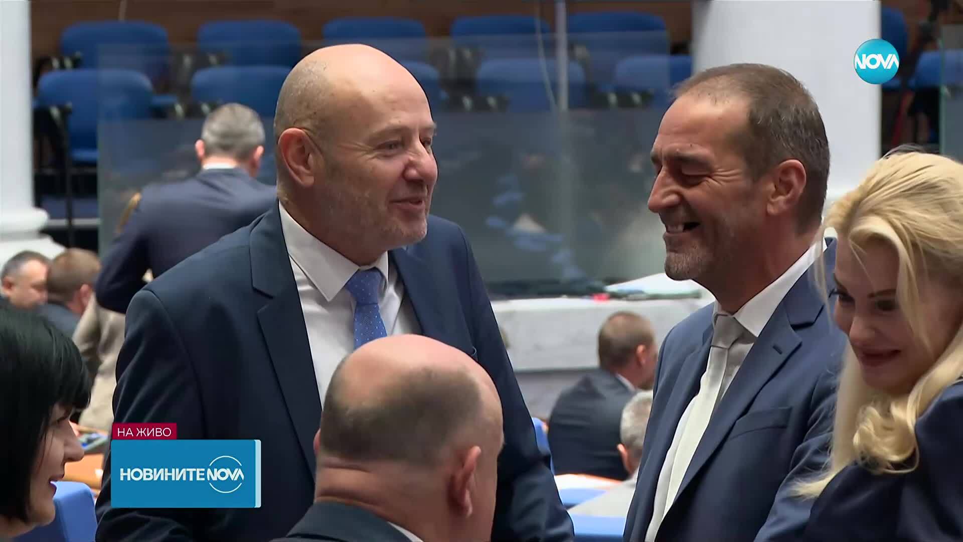 Спор в парламента трябва ли администрацията на държавния глава да ползва коли на НСО
