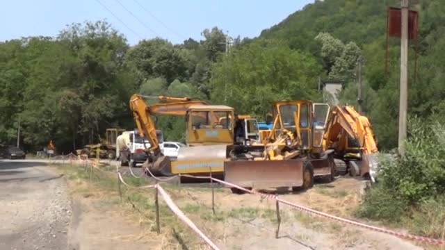 Ремонтират 19 км от пътя за Светата Рилска обител