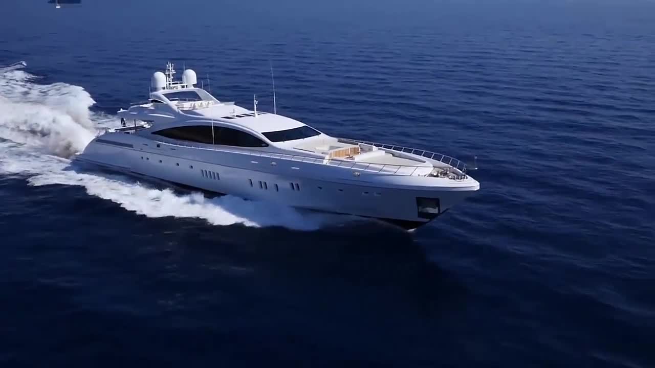 Супер яхти – Mangusta 165e Moonraker 50m