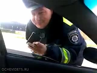 Пиян като кирка пътен полицай