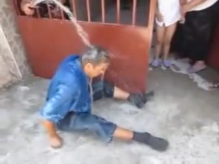 Събуждане на пиян ром ! Смях