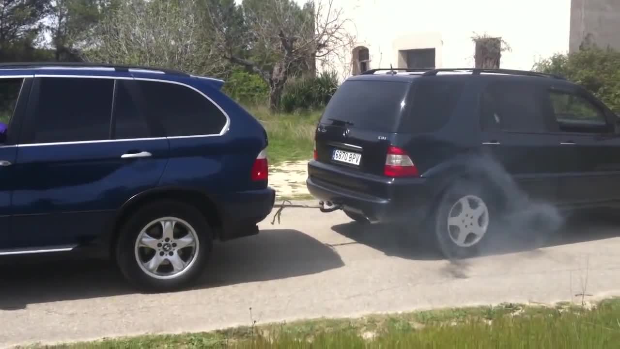 Може ли един Мерцедес да издърпа едно Бмв?!