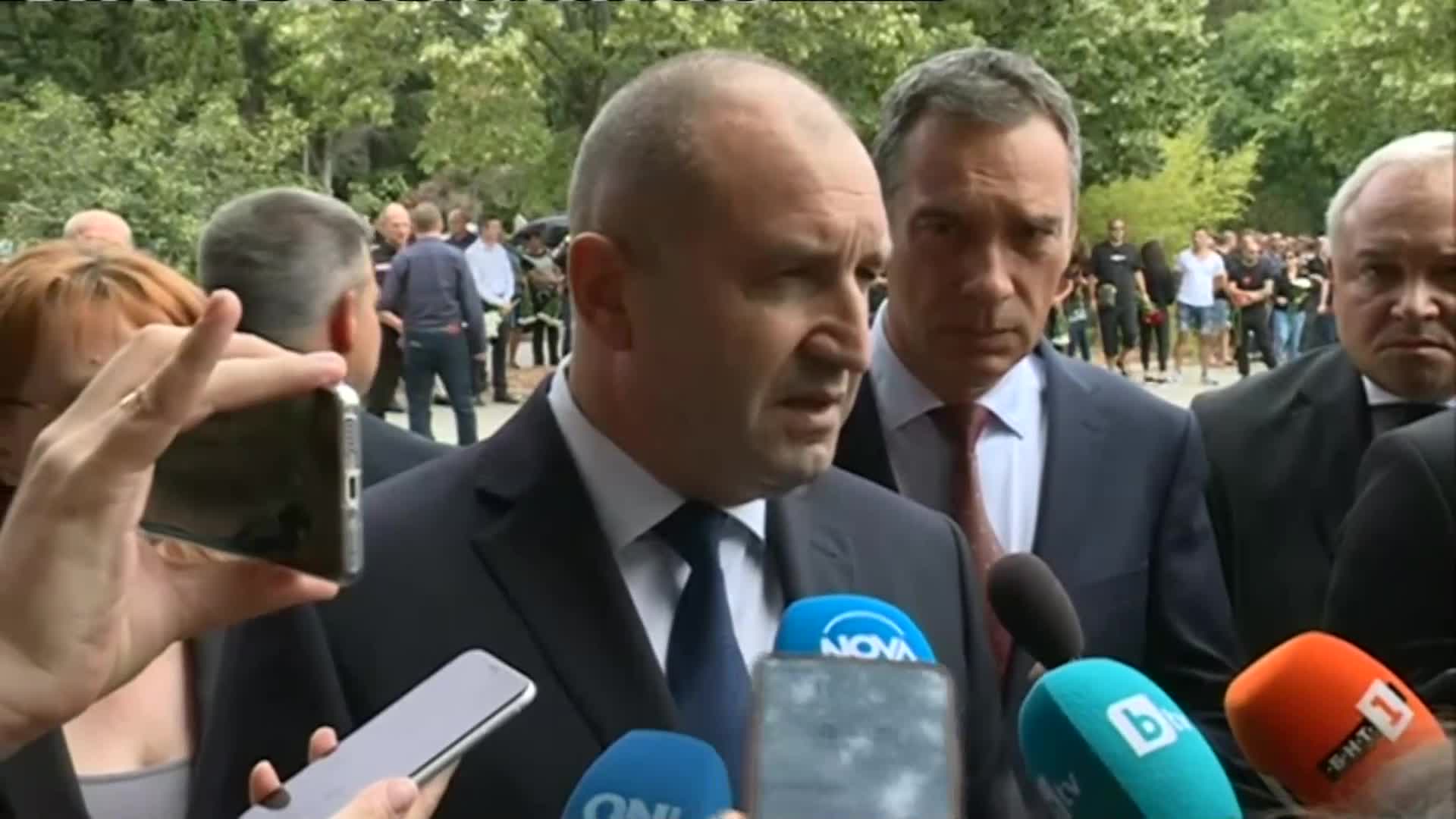 Радев: Самоотвержеността на полицаите плаща цената на корупцията