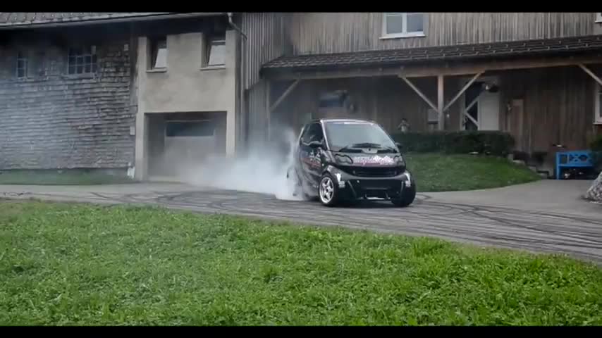 Лют Smart пали си гумите !
