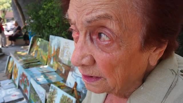 92-годишна акушерка от Варна рисува пейзажи - видео БГНЕС