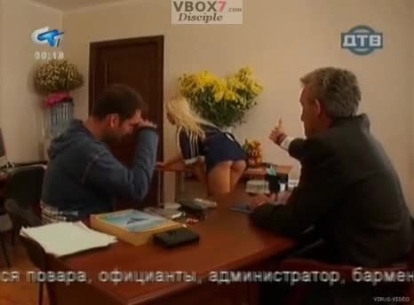 Голи и Смешни Скрита Камера Чистене В Офиса