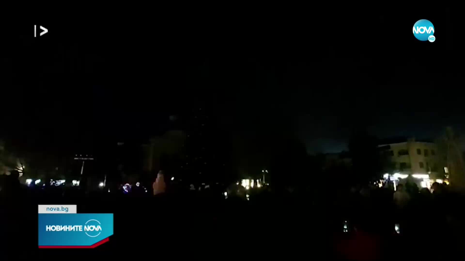 КОЛЕДЕН ДУХ: Грейнаха светлините на елхата в София (ВИДЕ+СНИМКИ)