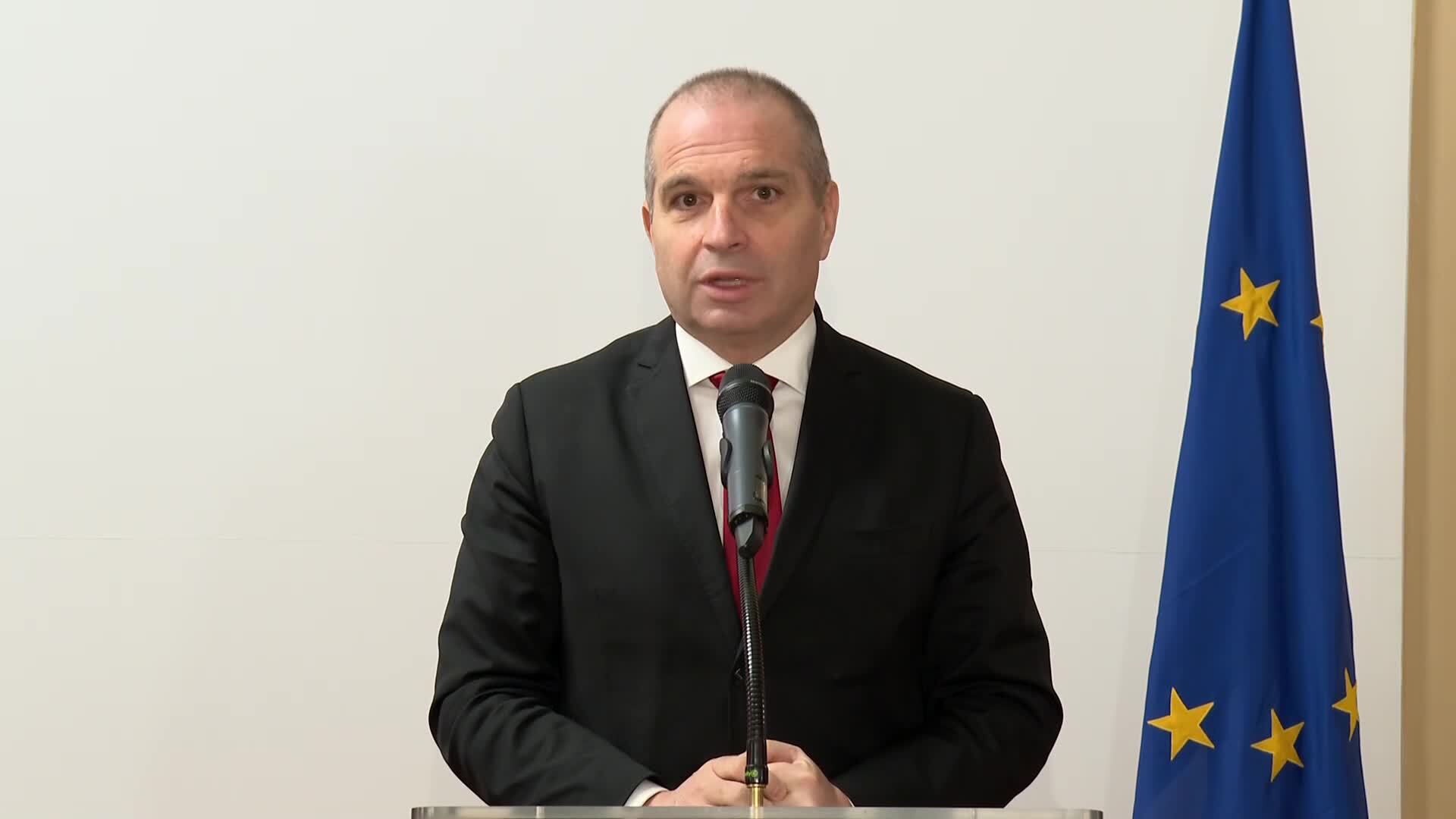 Петкова: Процесът по приемане на еврото върви плавно