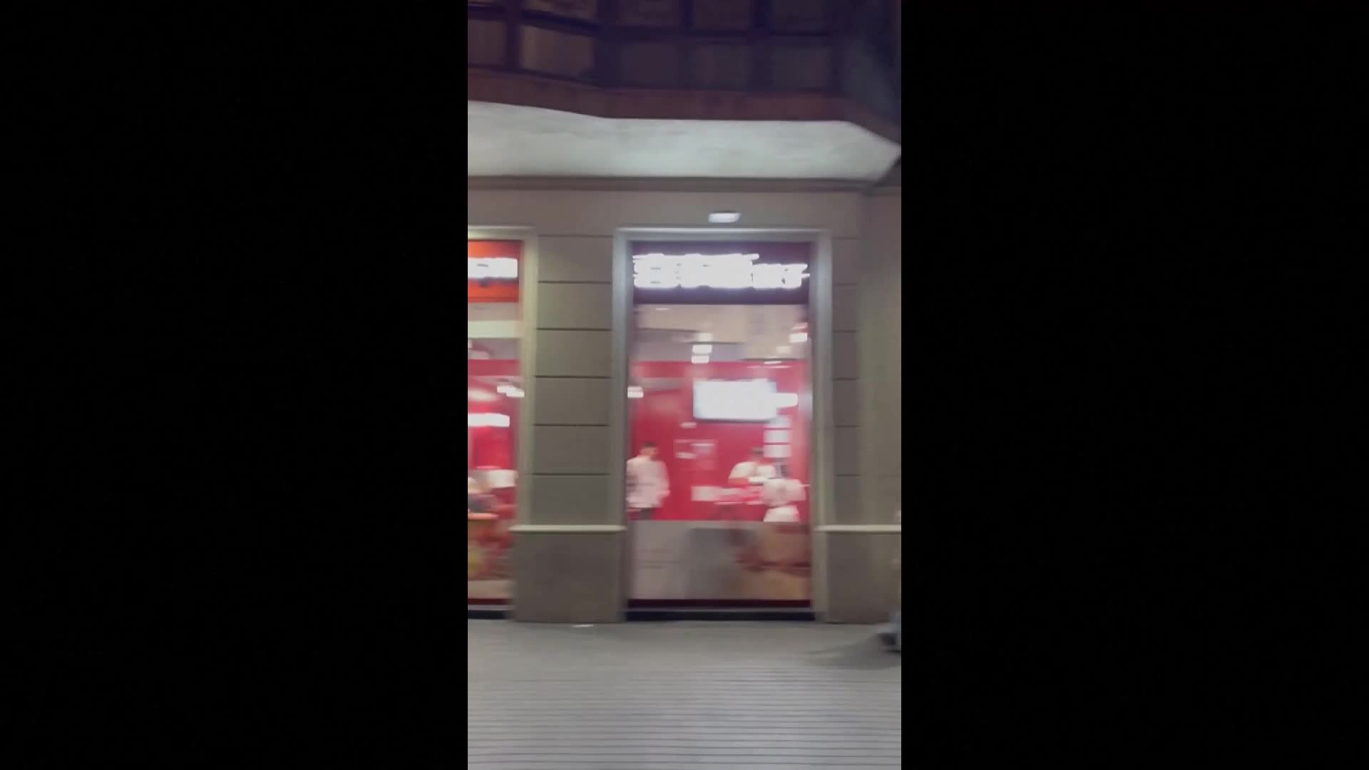 Масови арести на непълнолетни при протести в Барселона