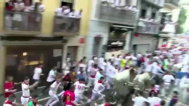 Няколко ранени при надбягване с бикове в Памплона