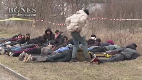 Голяма група мигранти задържаха край Бургас